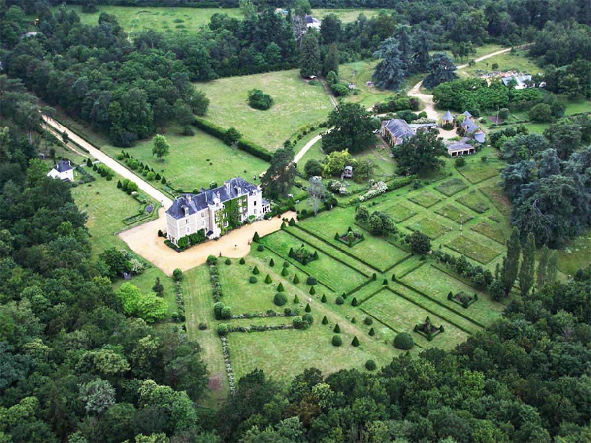 Chateau De Chambiers Durtal Exterior photo